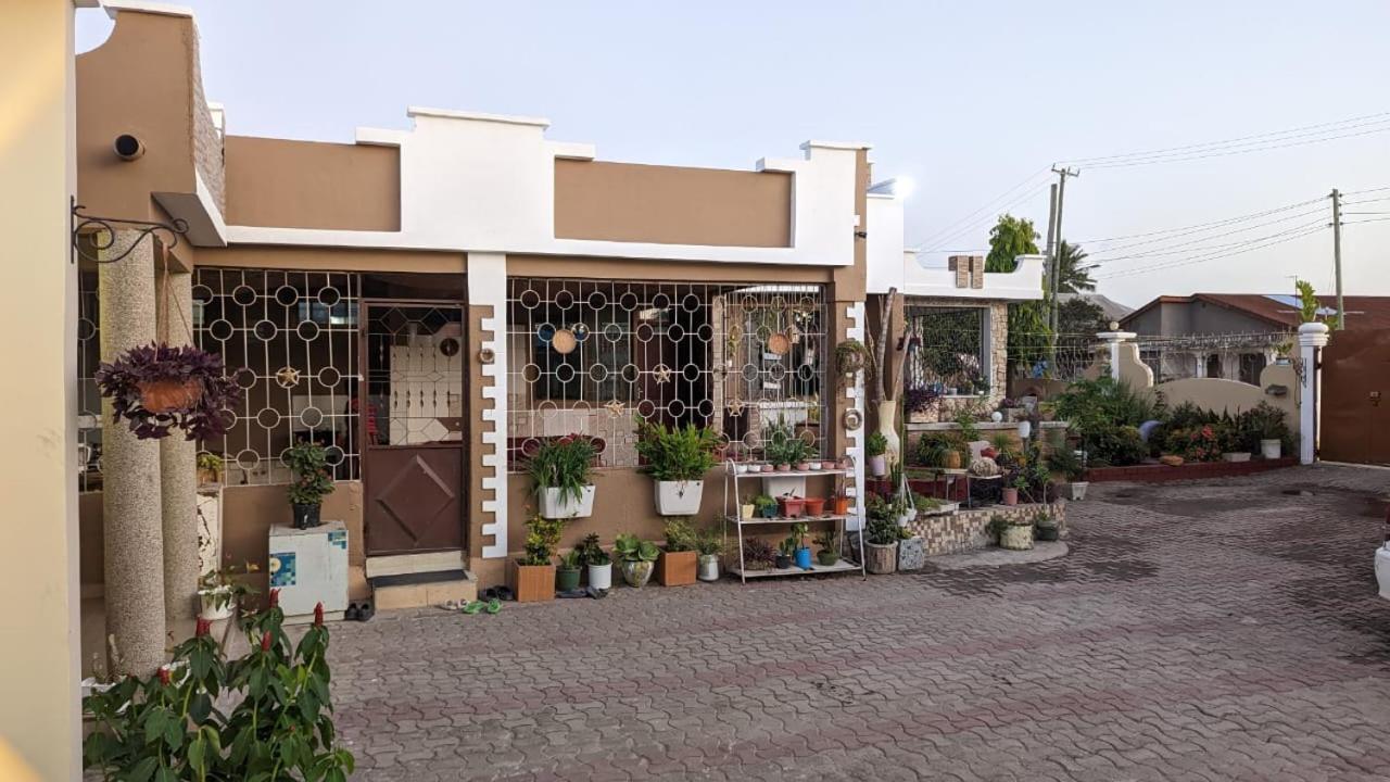 Babajay Family Home Daressalam Exterior foto